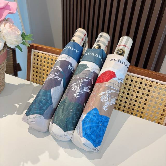 Burberry 巴宝莉 三折自动折叠晴雨伞 年度巅峰之作 经典 高雅 时髦 这就是被称为英国Burberry风格所在 巴宝莉晴雨伞特别值得骄傲就是其超强的防晒