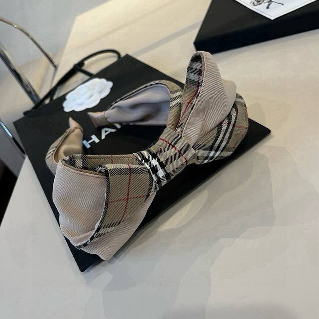 Burberry巴宝莉新款发箍
