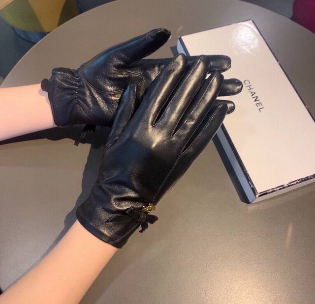 2025 new exclusive first release bright red touchscreen gloves Chanel original q 2025 new exclusive first release bright red touchscreen gloves Chanel original q