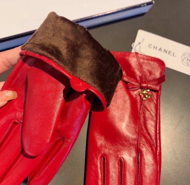 2025 new exclusive first release bright red touchscreen gloves Chanel original q 2025 new exclusive first release bright red touchscreen gloves Chanel original q