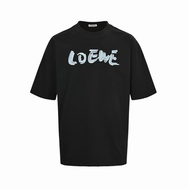 Loewe 罗意威 25Ss 虚线四叶草印花短袖 面料采用定制280G 32支特滑双股精棉平纹高密无尘全棉布料。前幅高密度加厚，走线平整，代工品质，全套定制辅料