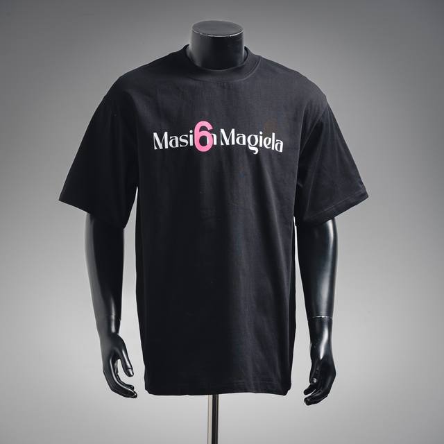 Maisonmargiela 马吉拉 25Ss 字母数字粉色6印花短袖T恤 Logo标识精致升级，灵感源自八十年代复古原版面料官方同款短袖T恤 定制280克同缸