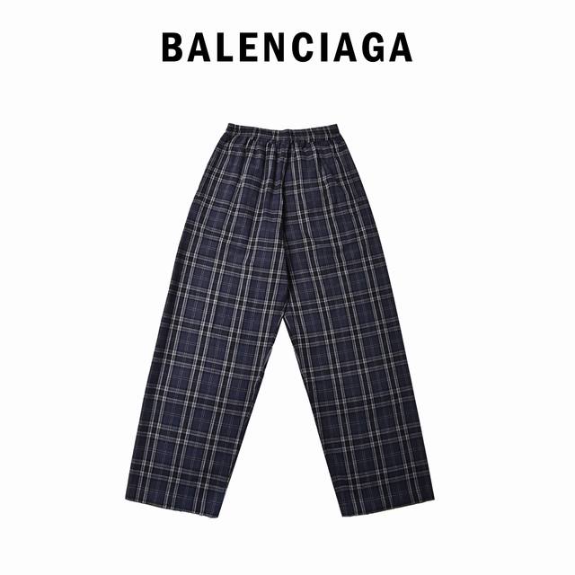 Balenciaga｜25Ss格纹法兰绒长裤 被问爆的巴黎世家神裤！ 巴黎世家这款裤子真的太绝啦！经典格纹元素，复古又时髦，高级感直接拉满。 经典格纹元素，复古