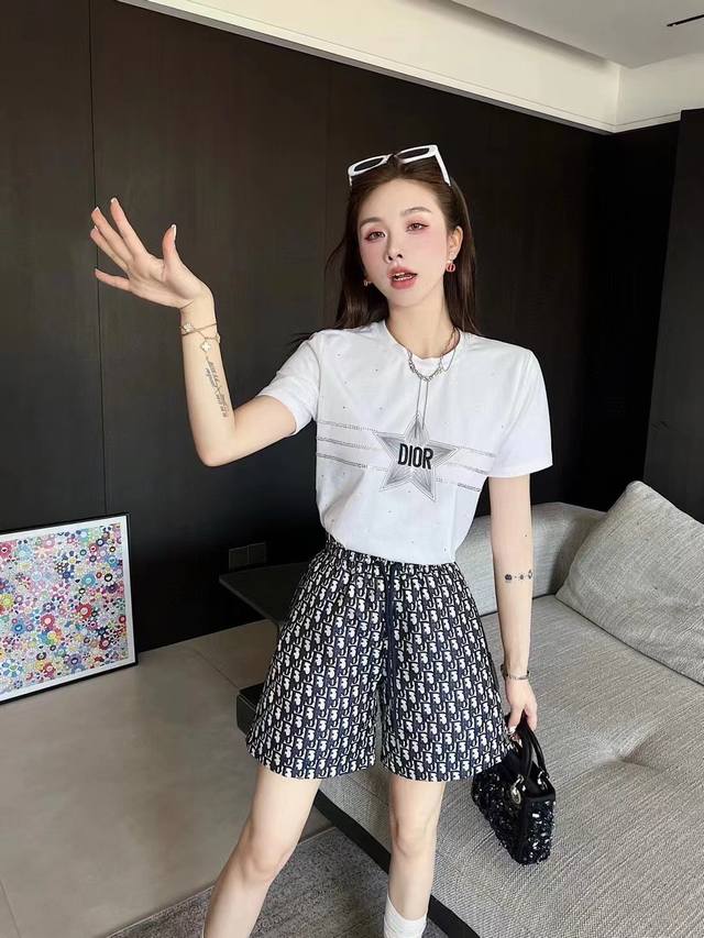 The hot-selling set is also available. Top embroidery + Gypsophila + shorts wit The hot-selling set is also available. Top embroidery + Gypsophila + shorts wit