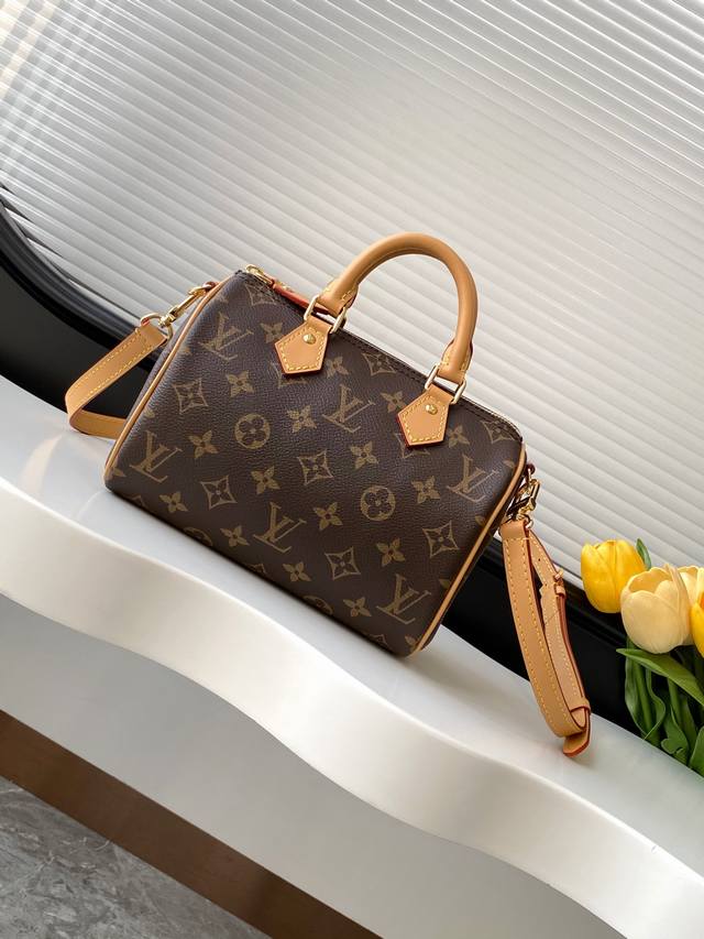 动态变码芯片 顶级原单加强版 M81086老花本款 Speedy BandoulièRe 20 手袋采选 Monogram 帆布、牛皮革饰边和织物内衬，以玲珑尺