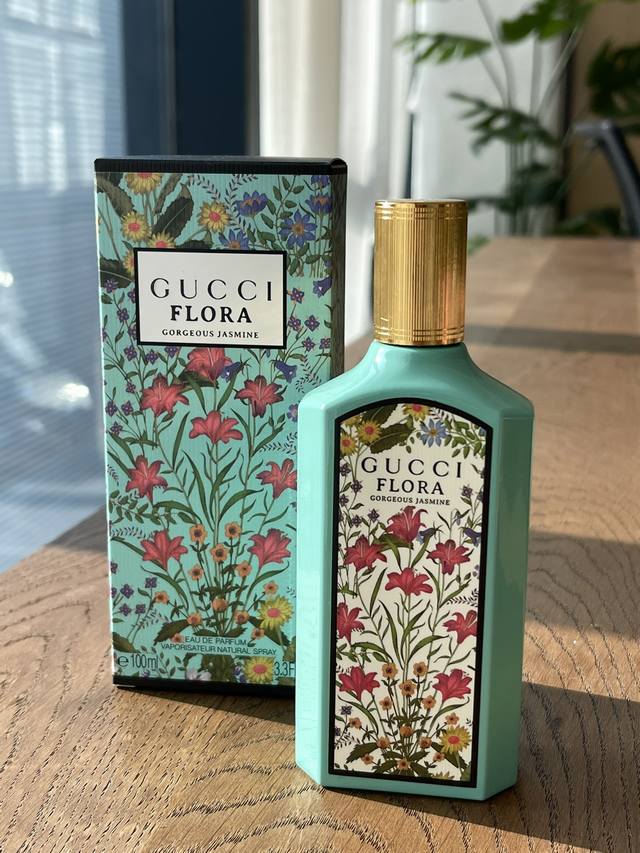Original quality Top notes: Italian citrus, red berries, floral notes, pear Midd