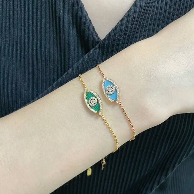 V Gold Material 5240270 High-grade turquoise and natural malachite Messika Mind' V Gold Material 5240270 High-grade turquoise and natural malachite Messika Mind'