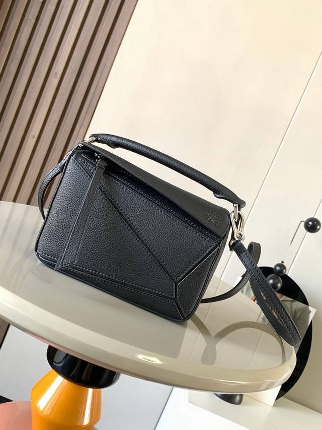 The popular geometric bag, the mini 18cm Puzzle handbag in genuine imported napp