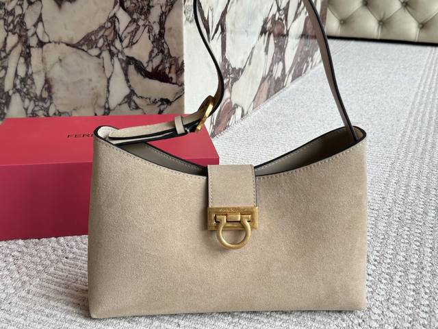with box Ferragamo #Ferragamo This Trifolio series classic shoulder bag is comb