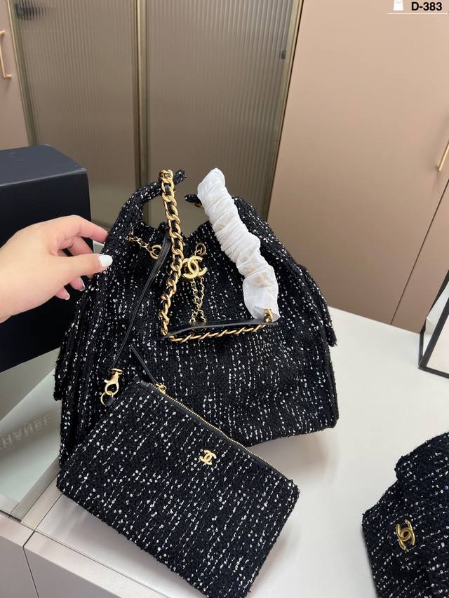 大 香奈儿Chanel25A 毛呢亮片抽绳水桶Hobo包黑色粗花呢移动星空的感觉Chanel粗花呢星空亮片25Bag满满千金即视感D-383尺寸26×20 29