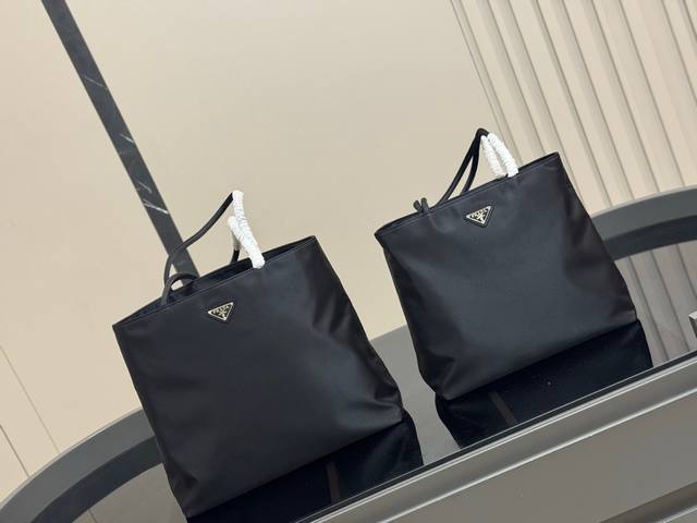 Prada's commuter king is so fascinating! I really love Prada This is the bag I w