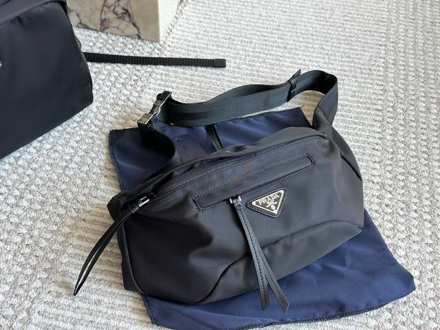 Original cloth Size: 30*15Cm Prad waist bag and chest bag Accidentally discovere