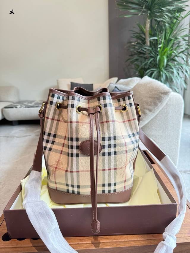 Burberry格纹水桶包20×27配盒子