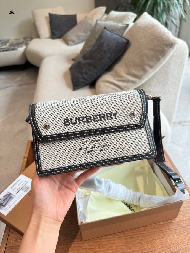 黑色牛仔别样风格Burberry邮差包 黑色牛仔和帆布的结合 Burberry有时候也很好看