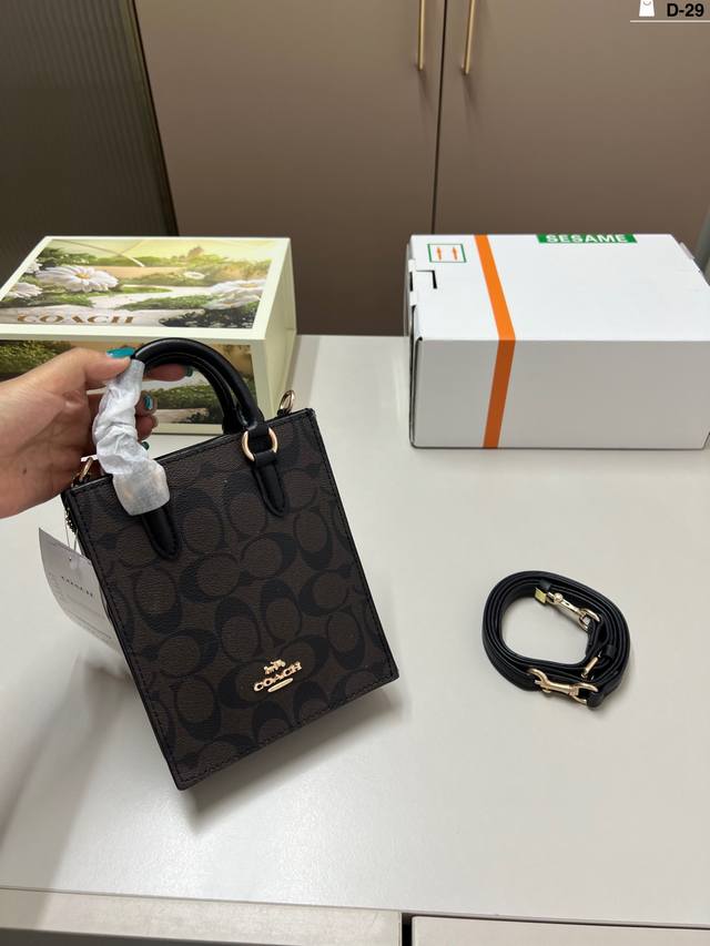 Coach Mini Music Tab Bag Versatile and Cool Fashionable and Highly Recognizable Coach Mini Music Tab Bag Versatile and Cool Fashionable and Highly Recognizable