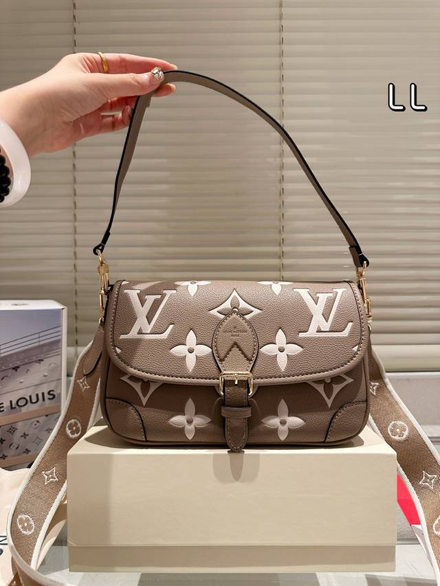 升级芯片版本 Lv Diane牛皮腋下法棍包 全钢五金全套礼盒包装 尺寸 25 15Cm