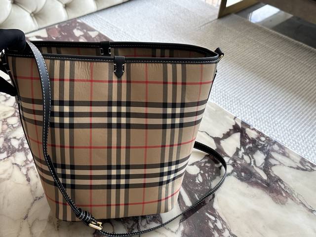 Burberry水桶 格纹老花水桶包上身好看 23×30