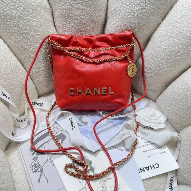 新款现货！！大红！Chane123S3980香奈儿的Mini22击中红心了 香奈鹅的包包配饰永远都会被种草来自刚结束的 春夏系列 尤其是这一季新出的这两个配色的