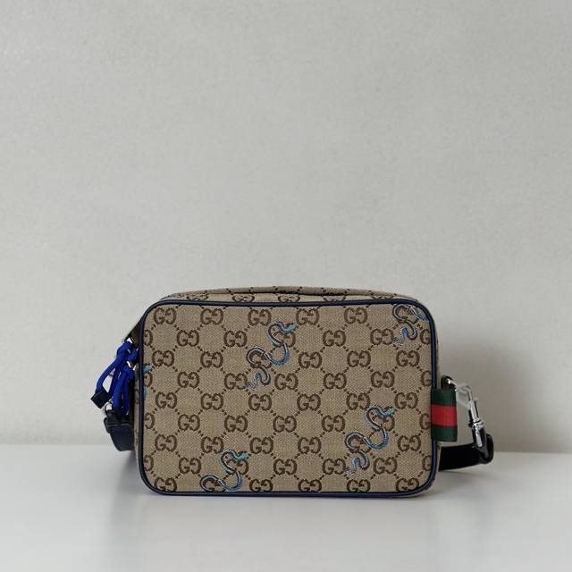 专柜品质，顶级原单货，实物实拍！款号817771杏布刺绣，尺寸：宽24X高15.5X侧宽5Cm，
