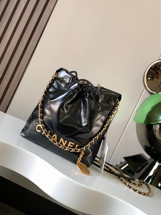 原单升级版 型号3980春夏新款 Mini 22Bag 跟大尺寸一样的亮面小牛皮搭配复古金五金，菱格纹 等比缩小的22Bag比大尺寸来得更加精致 链条的设计太可