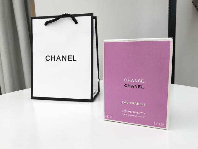 专柜品质 Chanel Eau Franiche 绿色邂逅 机遇 淡香水 Ml 绿邂逅充满春天气息的绿色水风信子,使香氛霎那间充满了生气,让浓郁的茉莉,如同布满