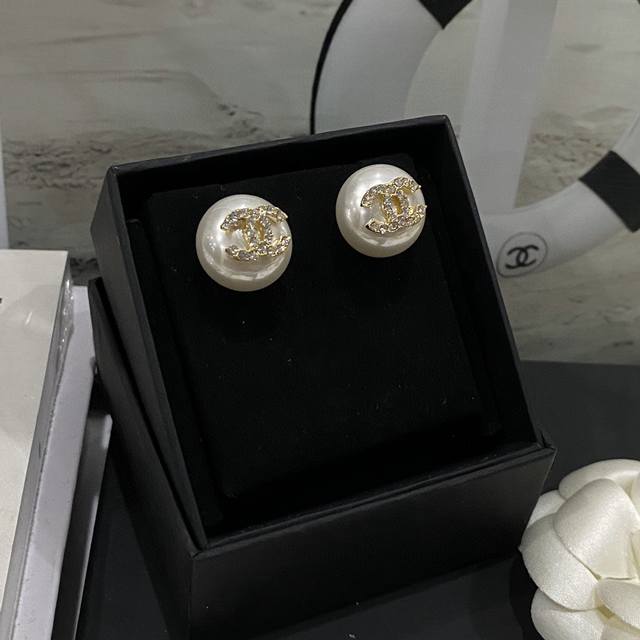 is selling like crazy! It's so beautiful! This is the latest Chanel romantic sn