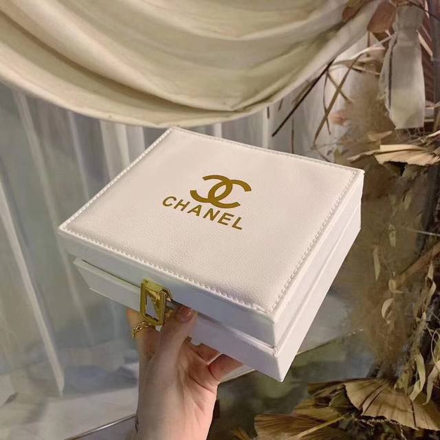 专柜品质 口红对版小香香水口红两件套专柜白盒！内含：白色5号香水100Ml，黑金按压口红837#。