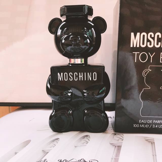 专柜品质 Moschino梦仙奴 Toy Boy黑色泰迪熊男士香水 Ml 一个独特、充满活力、热情和激情的男人，他不怕露出他最温柔和好玩的一面。 前调：香柠檬