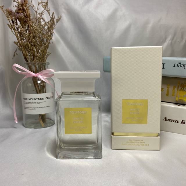 专柜品质 Ml 专柜品质50Ml Tf限量白麝香白瓶香水 Ml-50Ml 专柜原装纸盒包装 前调：玫瑰、藏红花、百里香 中调：茶、乳香、铃兰 后调：檀木、绒面革