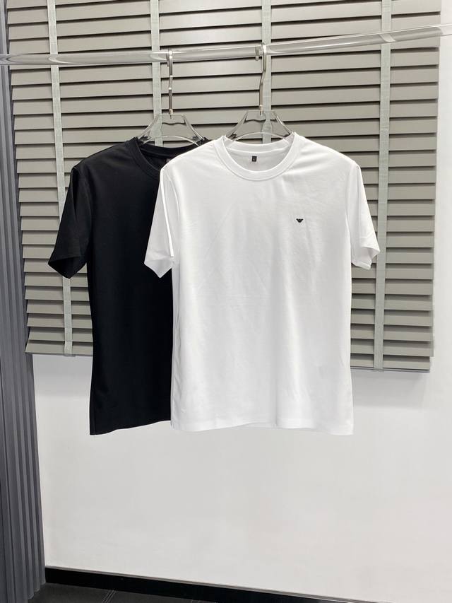 Armani阿玛尼独家专供新款原单男士休闲春夏短袖 高端 高端版本 时尚百搭爆款进口面料 手感超柔软细腻 穿着亲肤舒适 高端精品 代工厂P精细做工 上身非常赞 Armani阿玛尼独家专供新款原单男士休闲春夏短袖 高端 高端版本 时尚百搭爆款进口面料 手感超柔软细腻 穿着亲肤舒适 高端精品 代工厂P精细做工 上身非常赞