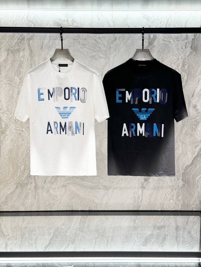 Armani 阿玛尼,2025夏季最新款,专柜同步有售,原单狠货,时尚休闲圆领短袖T恤,上身很有特点!吸睛而有亮点,进口原版面料,顶级刺绣工艺字母图案装饰Log Armani 阿玛尼,2025夏季最新款,专柜同步有售,原单狠货,时尚休闲圆领短袖T恤,上身很有特点!吸睛而有亮点,进口原版面料,顶级刺绣工艺字母图案装饰Log