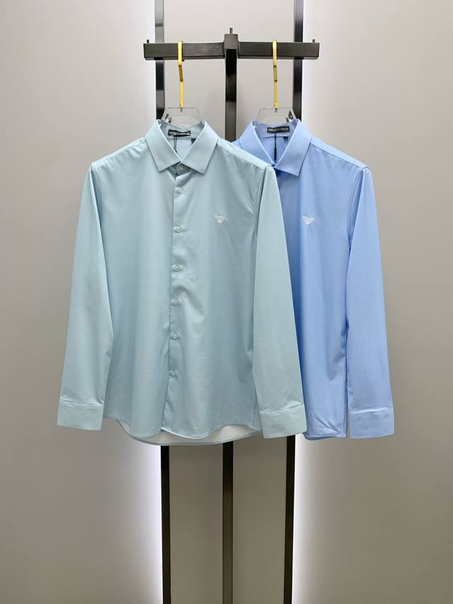 Armani阿玛尼 2025Ss新款长袖衬衫 衬衣,精美刺绣Logo 高端版本,定制面料 透气舒适度高,精工制作,细节处理完美无可挑剔,品牌元素设计理念,体现高 Armani阿玛尼 2025Ss新款长袖衬衫 衬衣,精美刺绣Logo 高端版本,定制面料 透气舒适度高,精工制作,细节处理完美无可挑剔,品牌元素设计理念,体现高