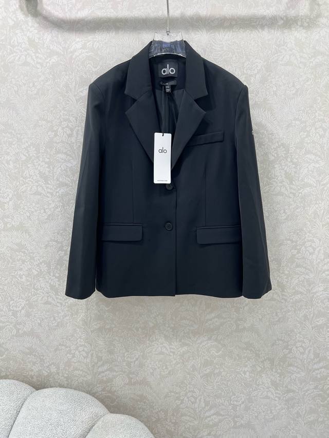 Alo*25 new blazer. The fabric is stiff and textured. Korean-style, loose fit. Al Alo*25 new blazer. The fabric is stiff and textured. Korean-style, loose fit. Al