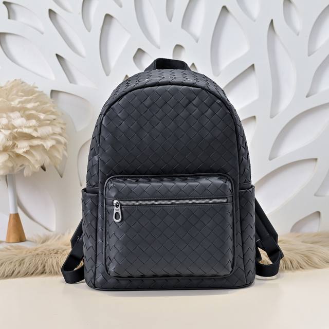 Bv - The latest backpack on the official website. Made of top-grade waxed cowhid Bv - The latest backpack on the official website. Made of top-grade waxed cowhid