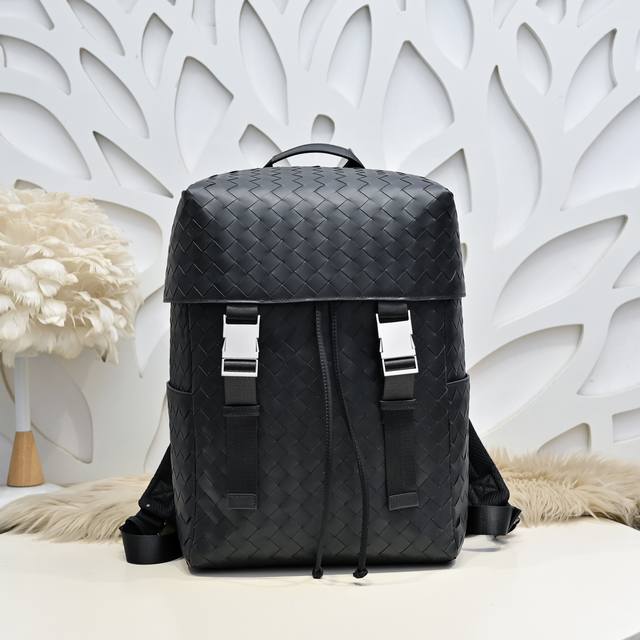 Bv - The latest backpack on the official website. Made of top-grade waxed cowhid Bv - The latest backpack on the official website. Made of top-grade waxed cowhid