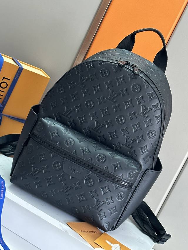 Original, premium design with all-steel hardware. This Discovery backpack featu