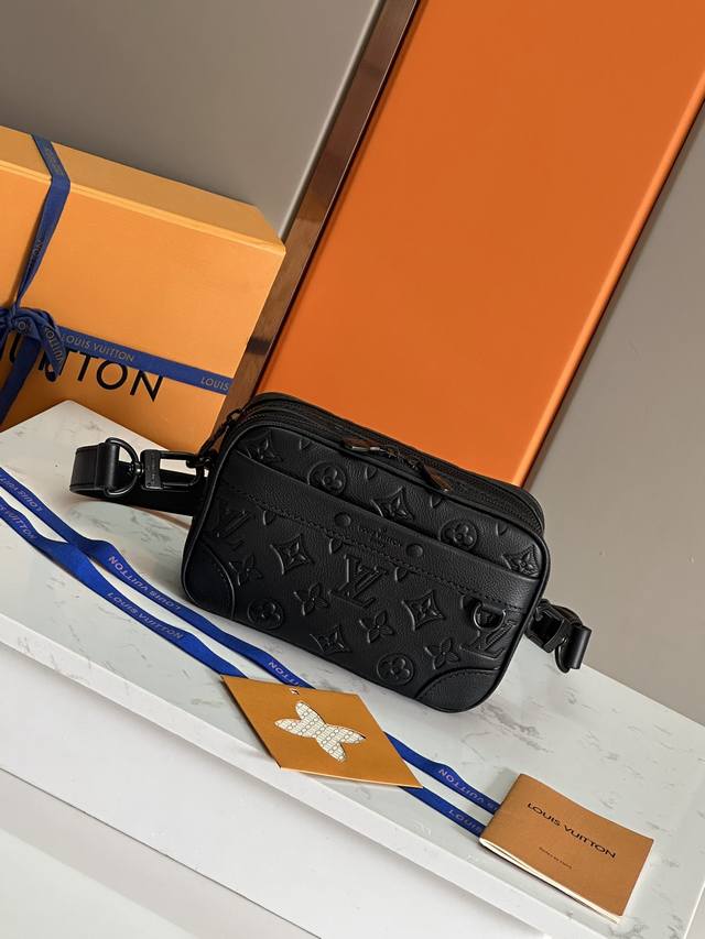 Developed with premium original design, this all-steel Nano Alpha handbag featu