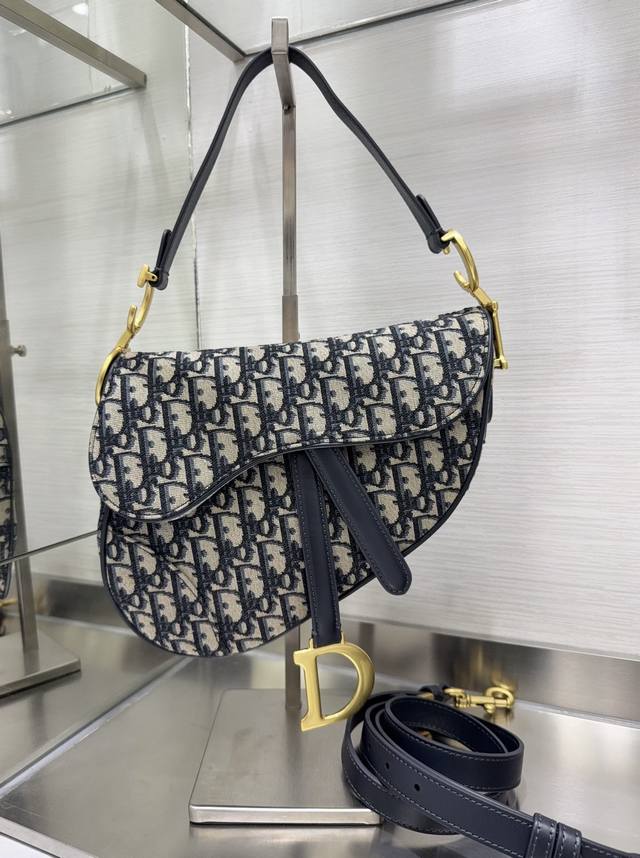 Large Saddle Bag with Shoulder Strap: The king of kings, this classic saddle bag