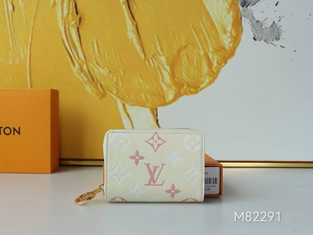 Color: Off-White Size: 11X9M82291 The "Portefeuille Roux" is crafted from fluff