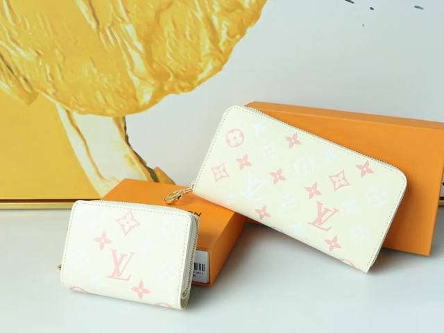 Color: Off-White Size: 19.5X10.5M82290 Zippy Wallet crafted from fluffy leather