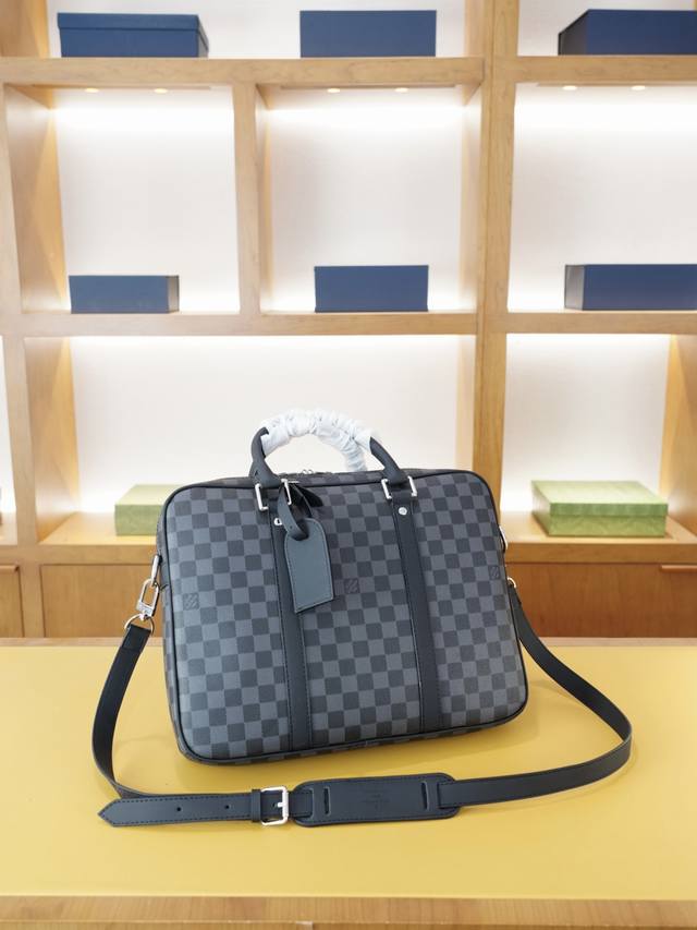 Lv 路易威登 官网同步 高版本 手提斜挎背包 永恒不过时的标志性产品 纯原单小牛皮 顶级五金制作 非市面普通版本 贸易公司订单货 今年最爱的款式 全部实拍 实