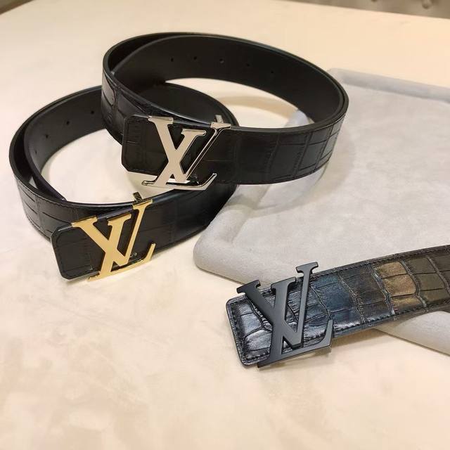 Lv perforated belt, secret high-quality, official website synchronized width 3.8 Lv perforated belt, secret high-quality, official website synchronized width 3.8