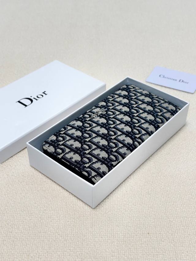 Color Black Size 19X10 Dior popular version single pull small handbag has arriv Color Black Size 19X10 Dior popular version single pull small handbag has arriv