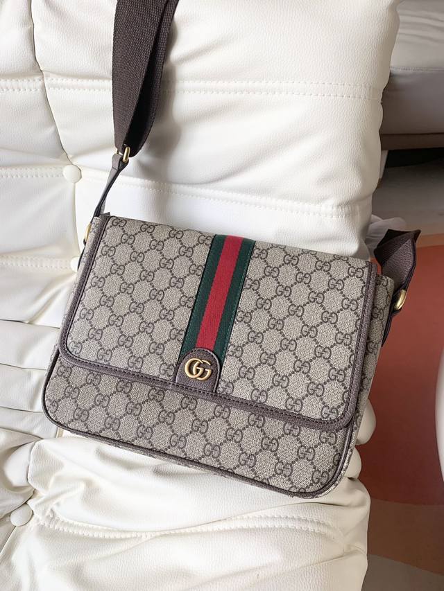 Gucci*新品斜挎包.头层牛皮与古琦Pvc老花纹高贵搭配彰显时尚大方个性，面料很舒适。款号：，尺寸：28-21-8Cm