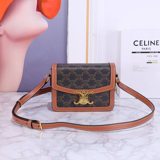 Returned small size with box, Celine Triomphe vintage and versatile! Shiny calf