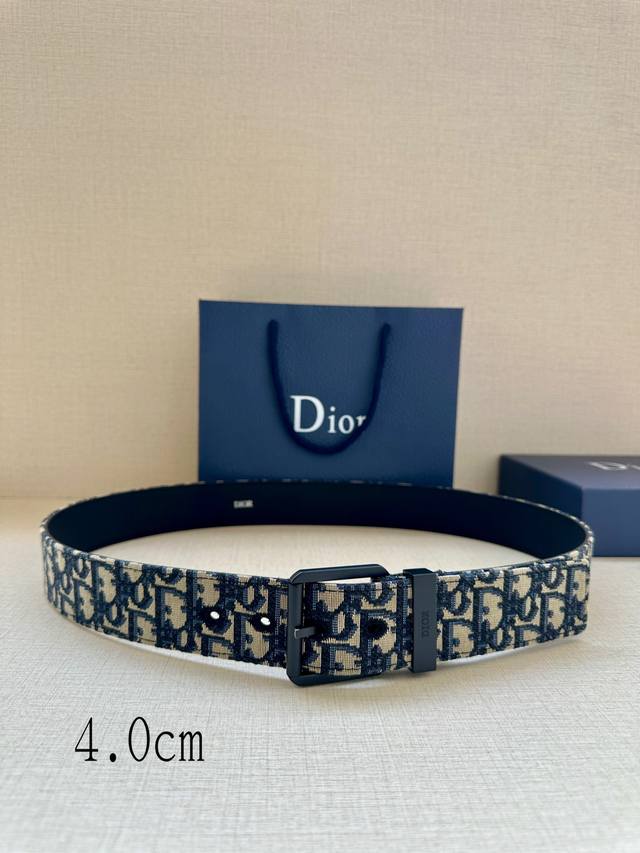 Width 4.0cm This belt is crafted from black Oblique print fabric with a black gr