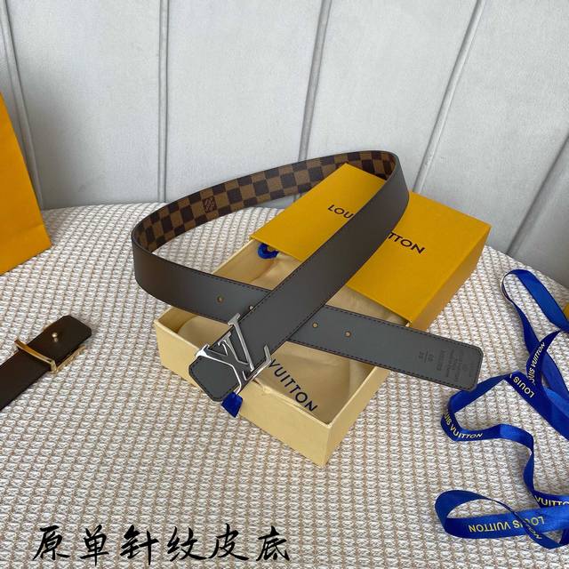 L0Uis Vuitt0N This season's new men's belt is 35mm wide and made of classic PVC L0Uis Vuitt0N This season's new men's belt is 35mm wide and made of classic PVC