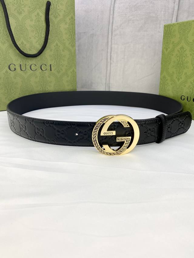 Width 4.0 Gucci interlocking double G buckle belt, made of smooth original calfs Width 4.0 Gucci interlocking double G buckle belt, made of smooth original calfs