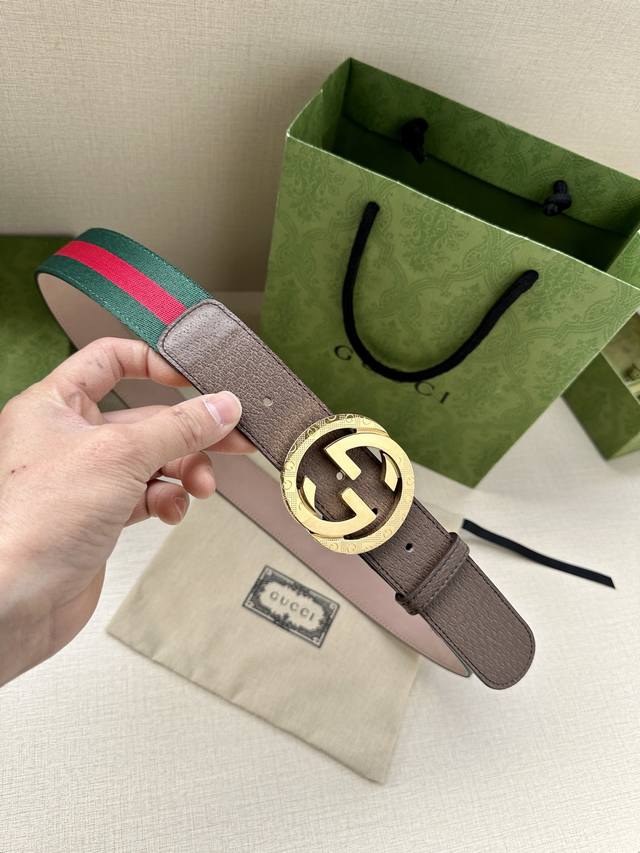 Width 3.8cm. This GUCCI classic canvas belt features a frosted base and is fini Width 3.8cm. This GUCCI classic canvas belt features a frosted base and is fini