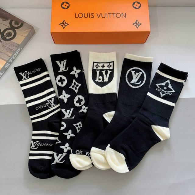 comes with packaging. One box contains 5 pairs of Lv Louis Vuitton super hot cl